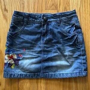 Catimini sz 7 Jean skirt pockets with embroidery great pre owned condition